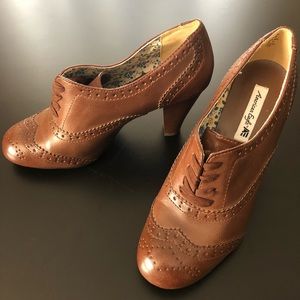 American Eagle Brown Oxford Heels